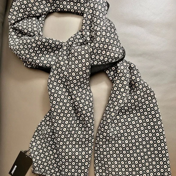 NWT $175 Murano Wool Scarf